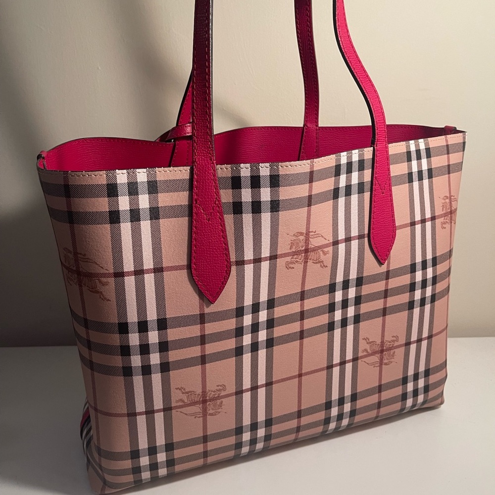 Burberry Medium Reversible Tote - Red